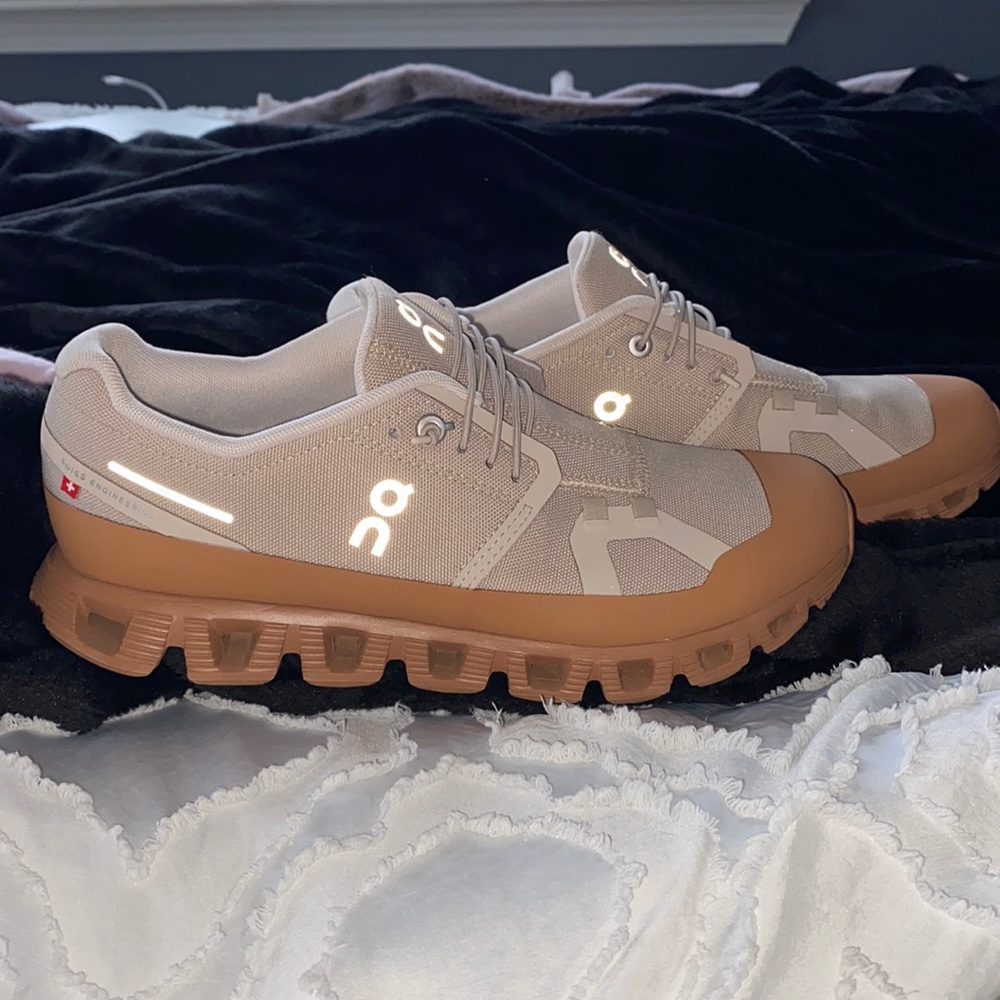OnCloud Sneakers Women’s Size 9
